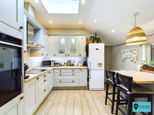 Kitchen/Breakfast Room- click for photo gallery